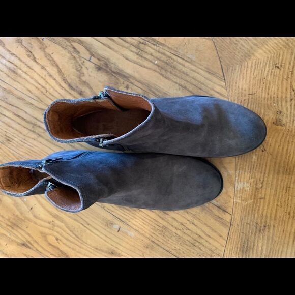 FRYE Grey Suede Booties Boots sz 7 - Picture 2 of 6